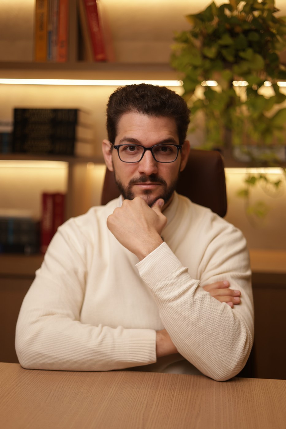 Dr. Pedro Ducatti em seu consultório